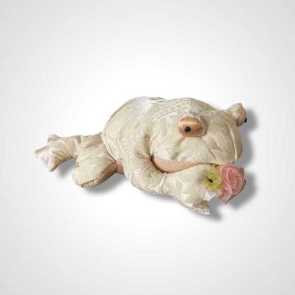 Russ Berrie‎ Reflections on Living Fiona Frog Plush Stuffed Weighted Rose Decor - Picture 2 of 10